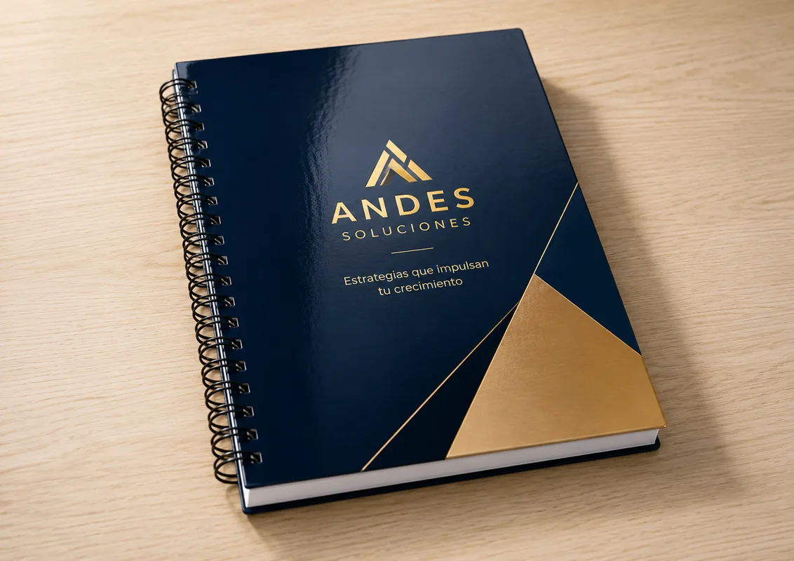Acabado dorado  que le da un toque de elegancia a tus cuadernos