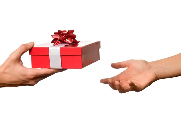 La importancia de los regalos físicos en un entorno cada vez más digital